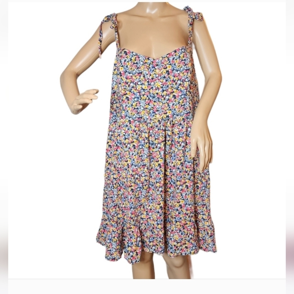 Old Navy Smocked ditsy floral adjustable tiestrap sleeveless dress. Pockets S